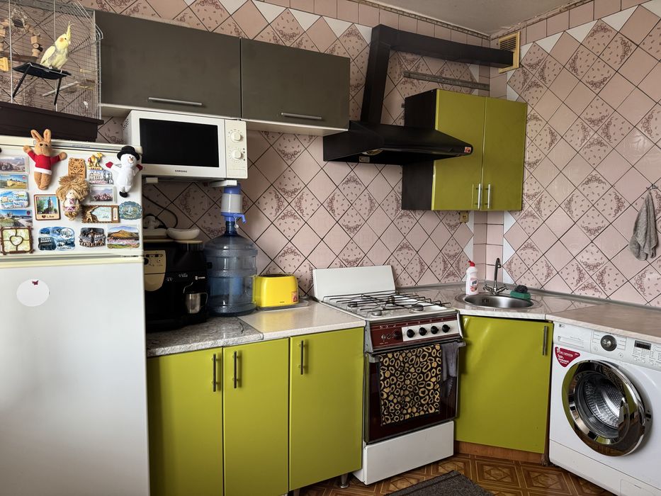 Здається трикімнатна квартира