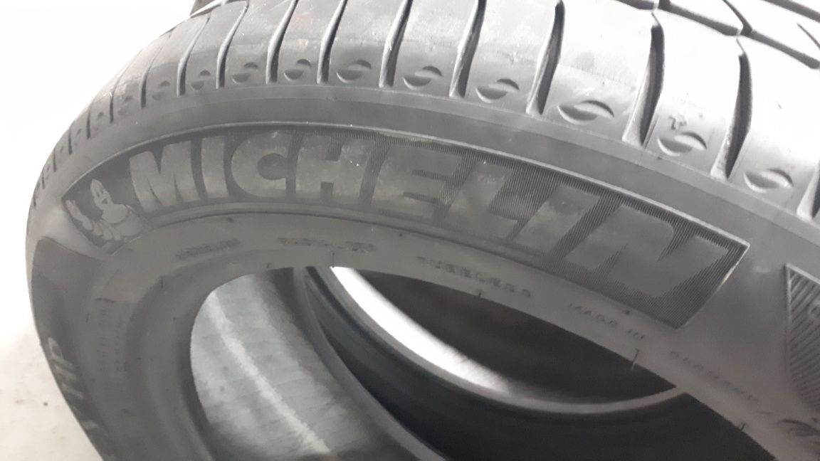 Dois pneus semi-novos 215/55 16 97W Michelin Primacy HP