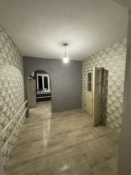 Продається будинок в центрально - міському районі .