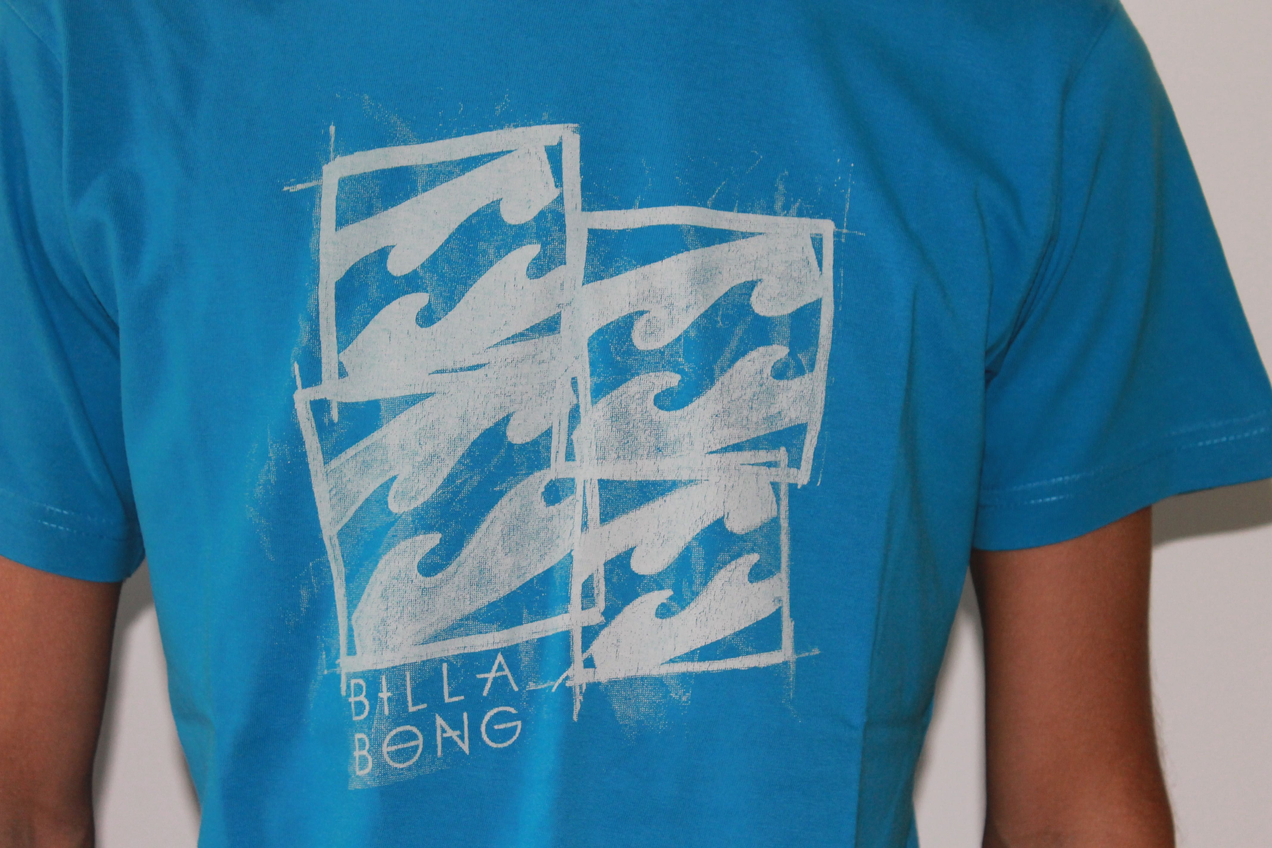 T-shirt billabong azul com logotipo