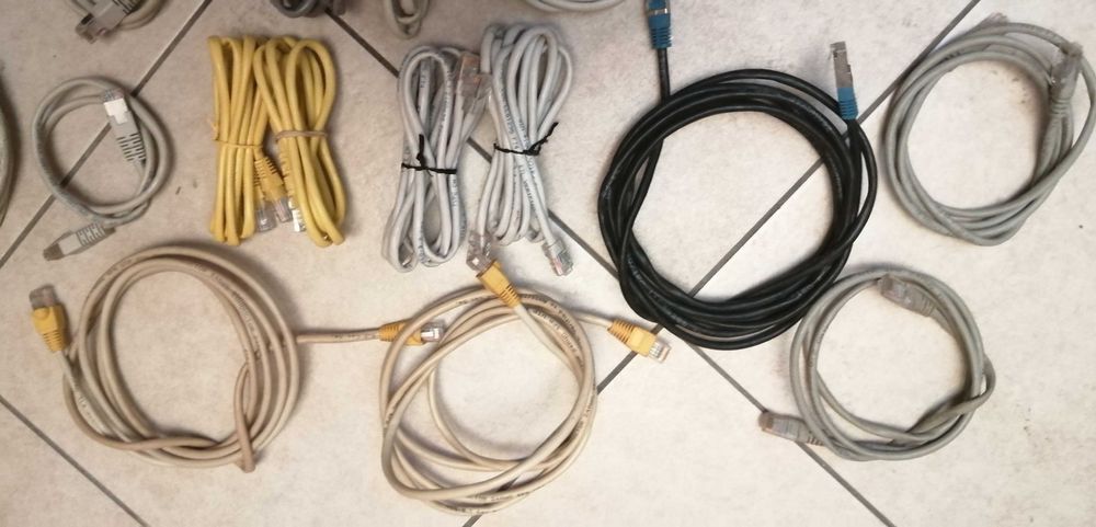 Pack de 18 cabos Ethernet RJ45 testados + 5 núcleos RJ45.