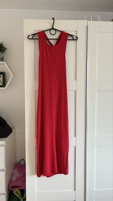 Asos M/38 czerwona sukienka na ramiaczkach wyciecia na plecach wiskoza