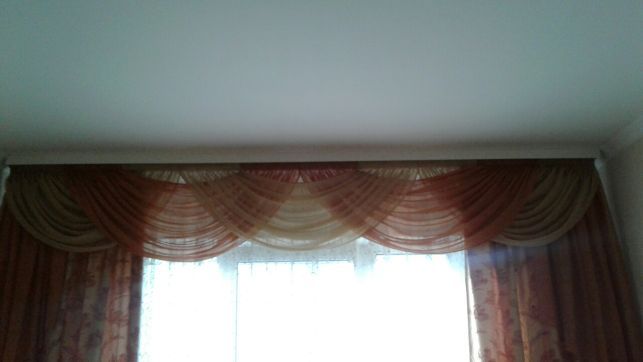 Продам потолочный карниз