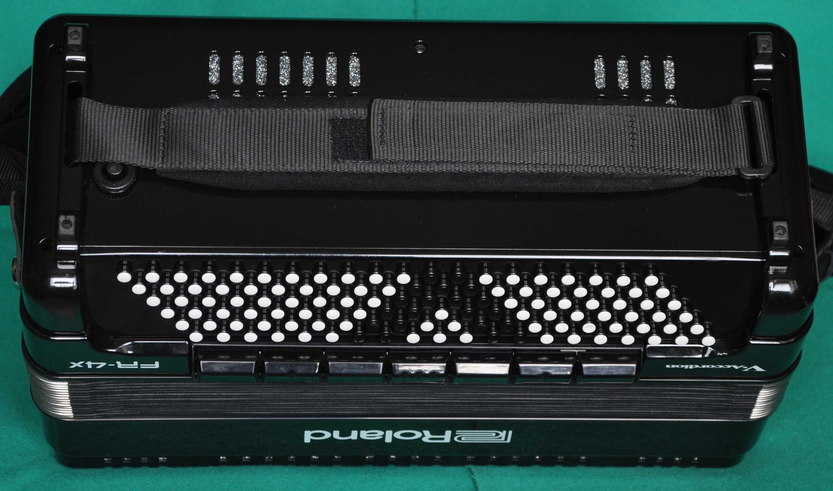 Акордеон,аккордеон електронний,італійський Роланд фр-4х, Roland fr-4x