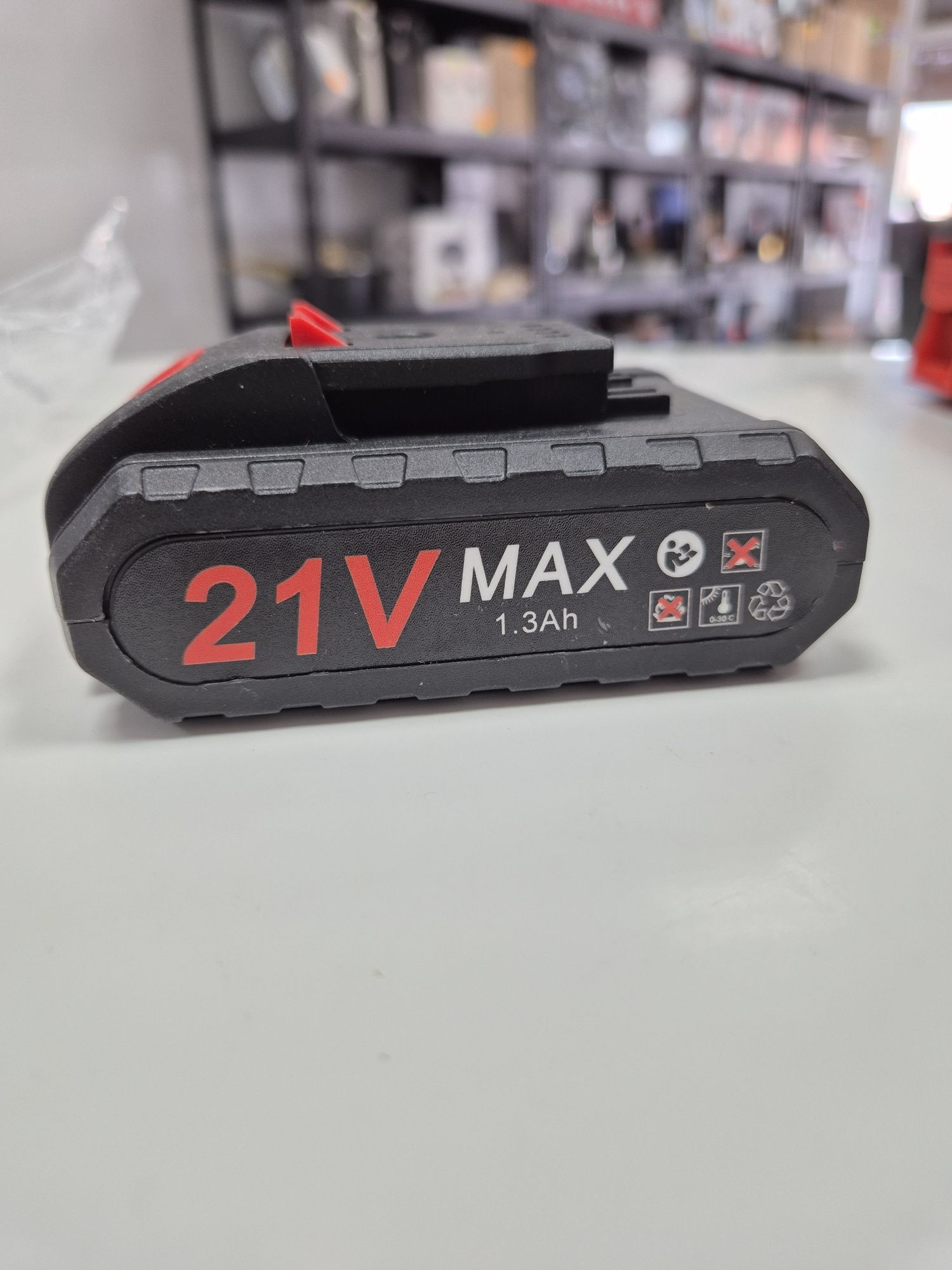 Pilarka Akumulatorowa 6" Łańcuchowa 21V do gałęzi ogrodu + 2x bateria
