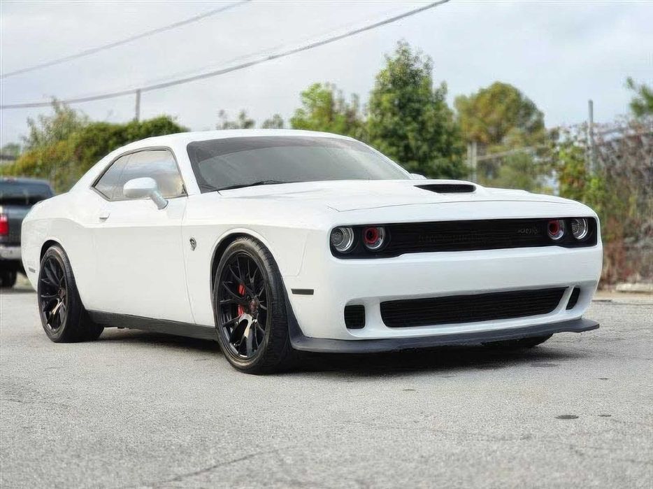 Dodge Challenger SRT Hellcat      2016