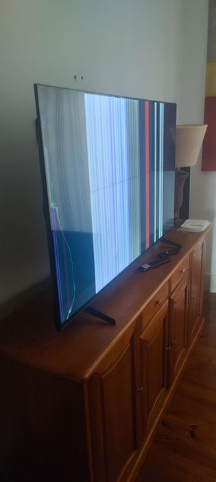 TV hisense 58"ecrã partido 1 dia a funcionar para peças.