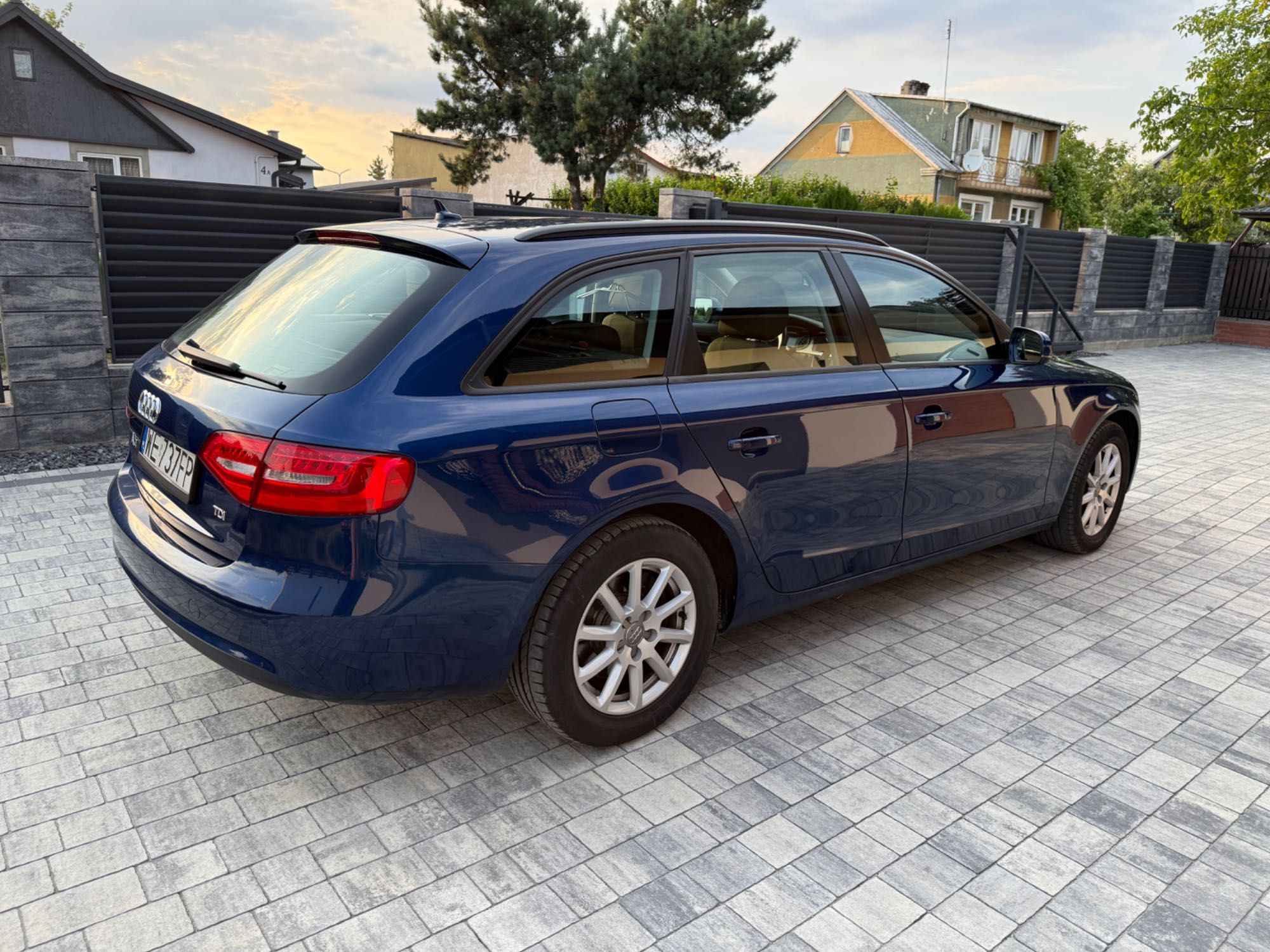 Audi A4 B8 2.0 TDI 143 km Kombi Zadbany 2014 rok salon Polska