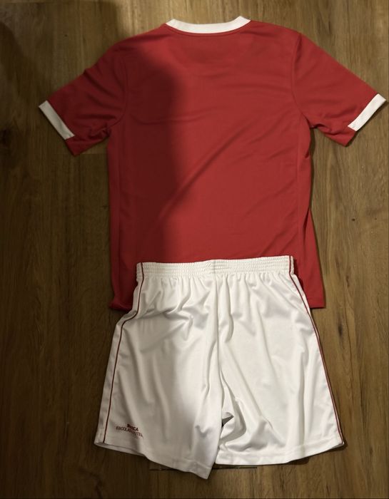 Vendo conjunto de fato de treino do bemfica