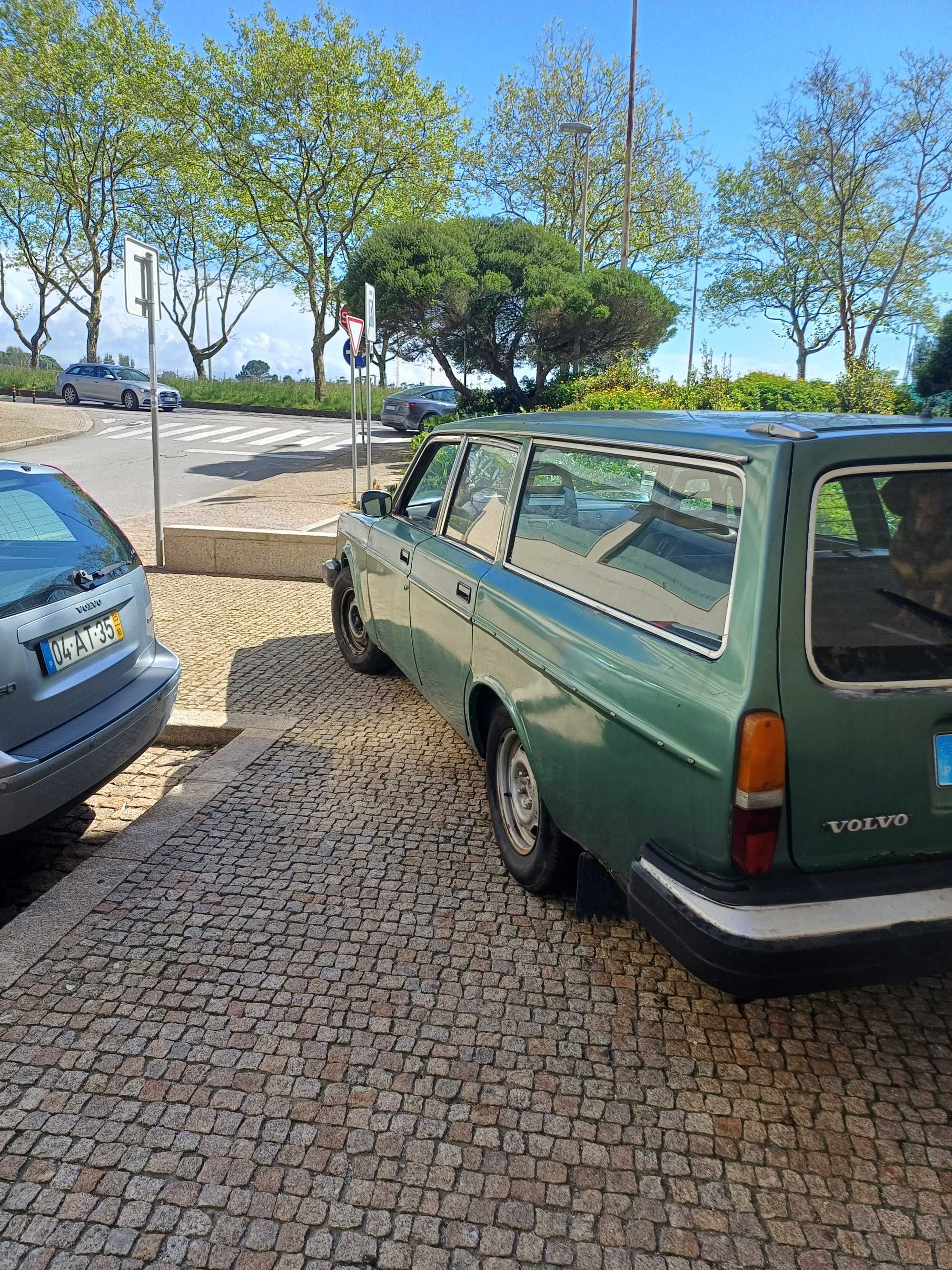 Volvo 245 Station Wagon 1976