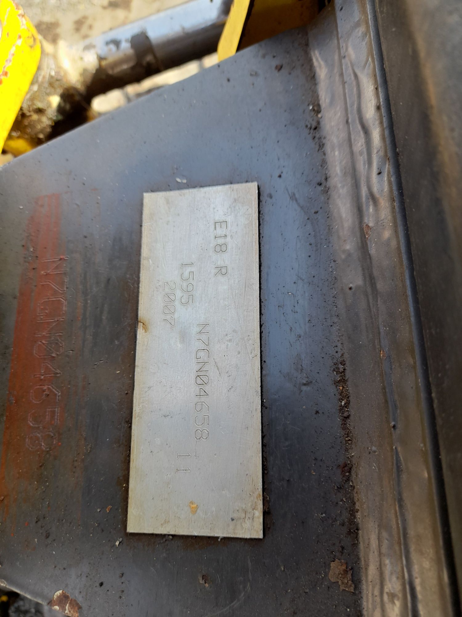 Minikoparka New Holland e18r