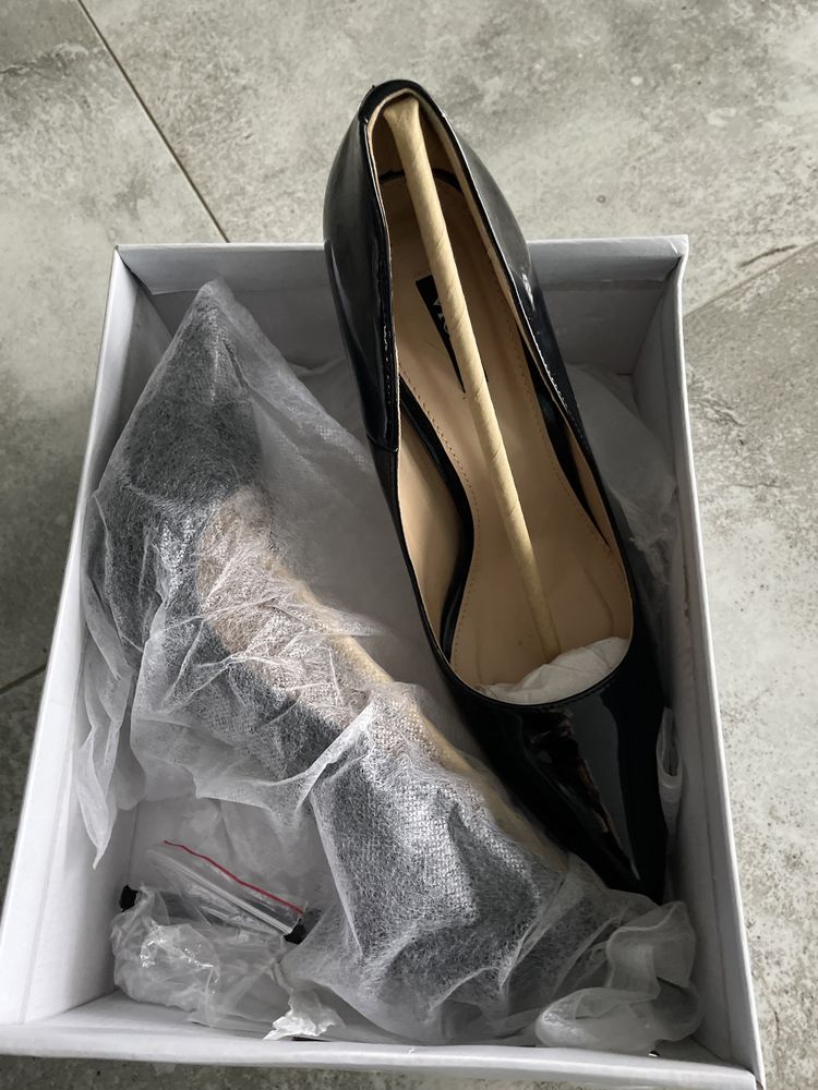 Buty szpilki lakierowane
