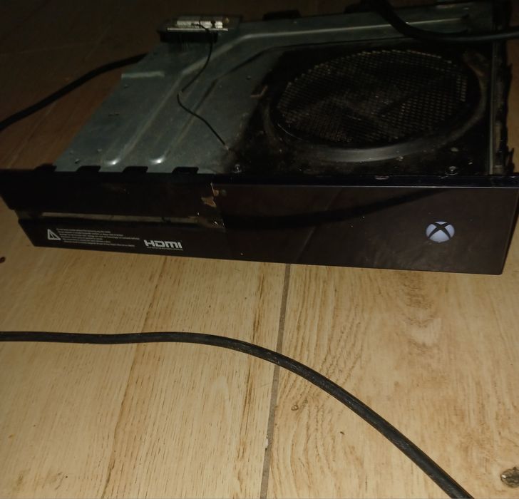 Xbox One + 2 kontrolery