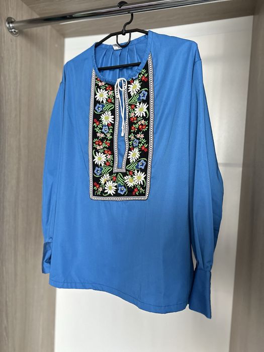 Блуза з вишивкою  L розмір
