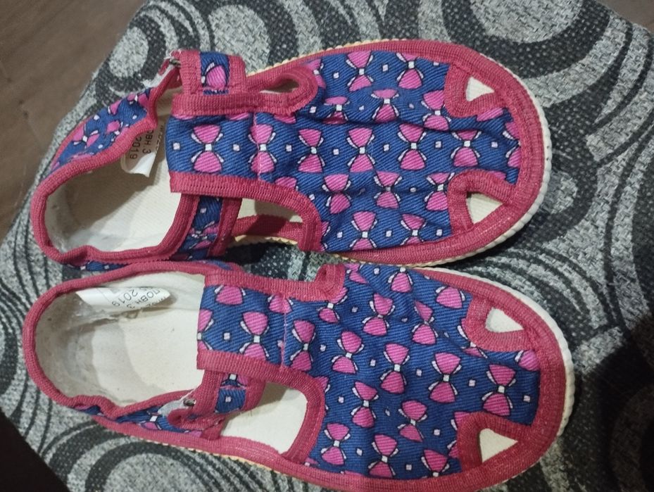 Тапочки нові дитячі