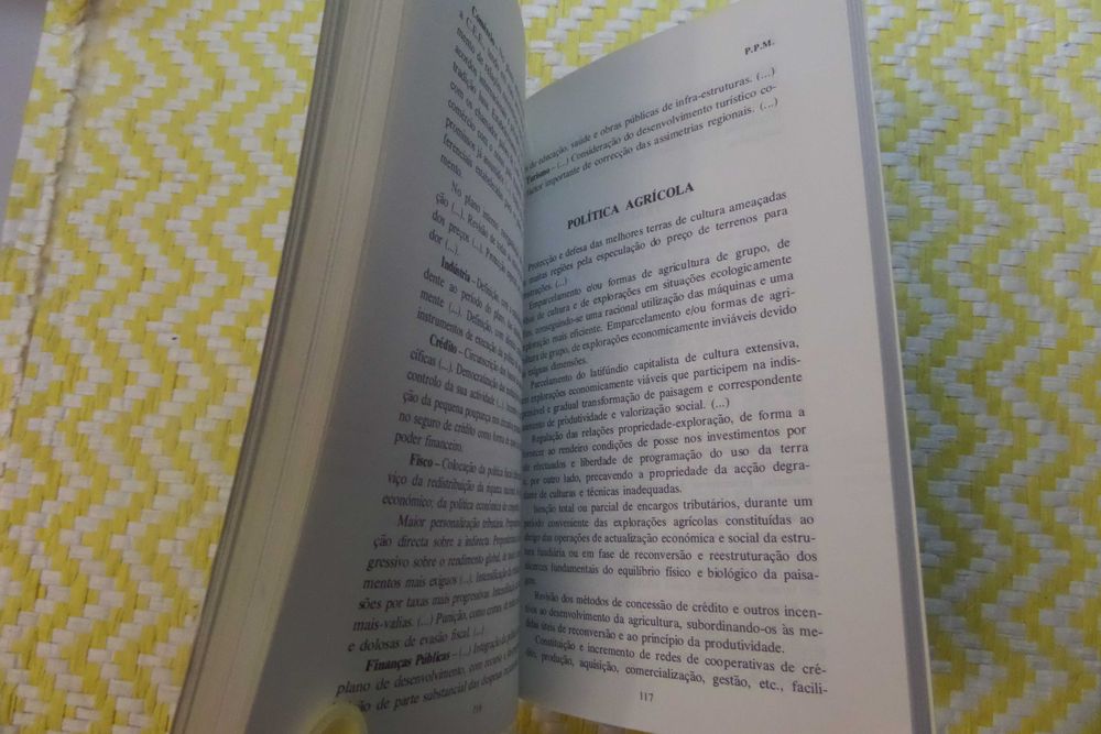 A OPÇÃO DO VOTO - As eleições para a Assembleia Constituinte - 1975.