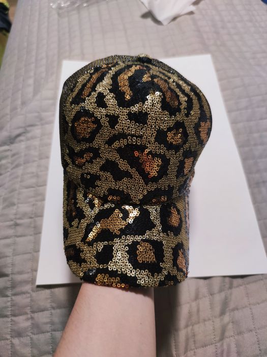 Nowa ekskluzywna czapka z daszkiem w cekinową panterę