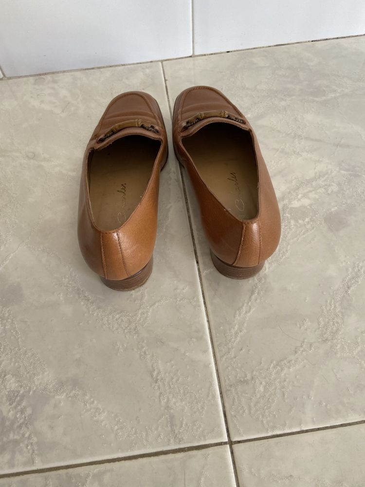 Mocassins em pele camel Charles