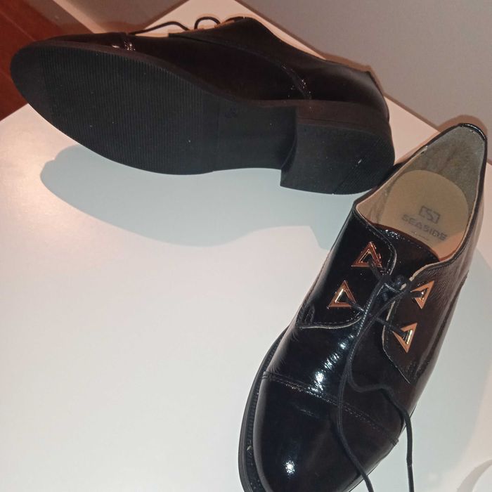 Sapatos pretos-Mulher