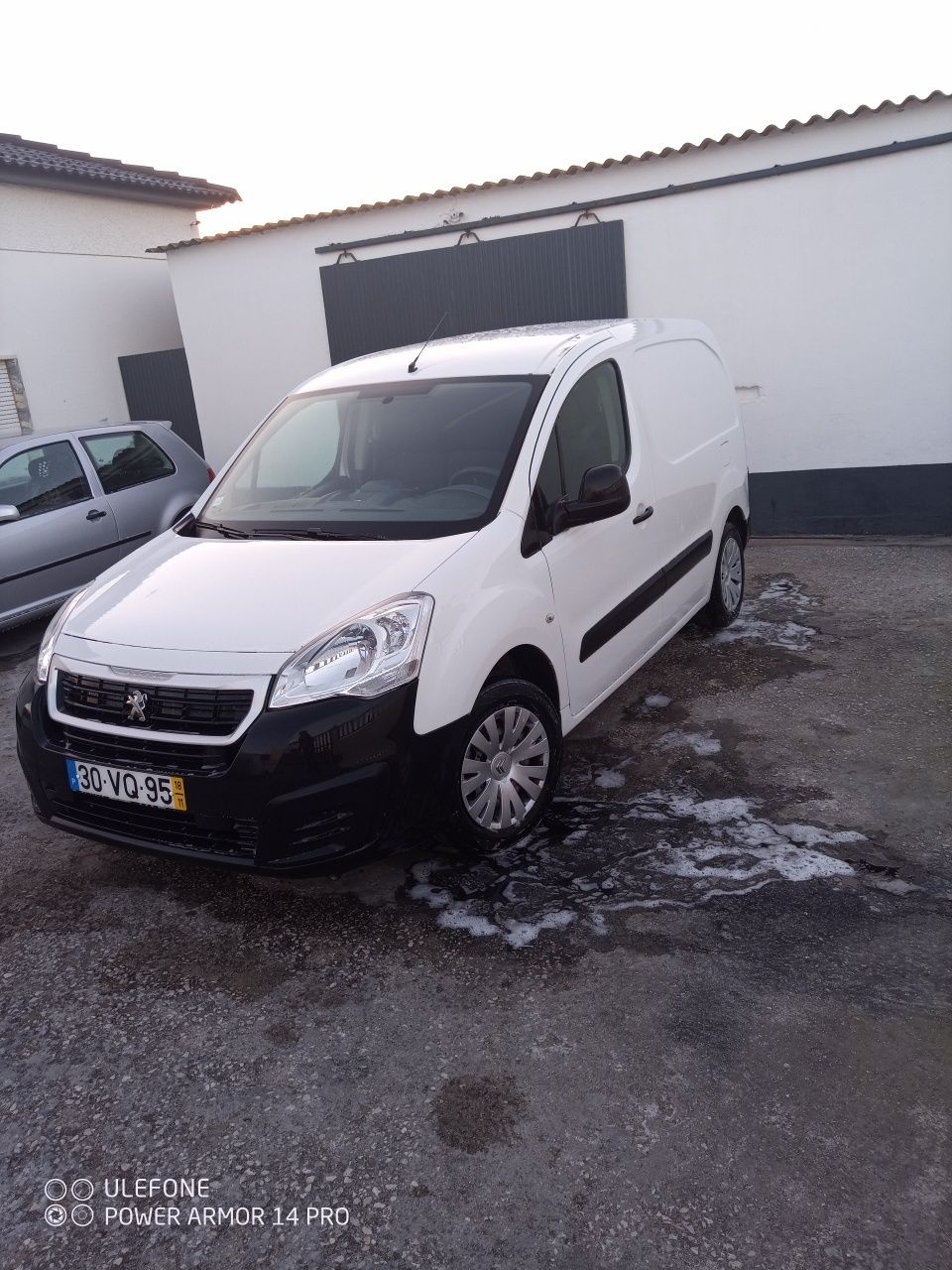Peugeot partner ano 2018 mês 11 naciona fibradal 3 lugares