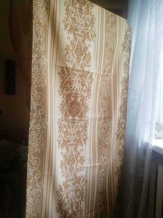 Продам портьеры. Иранский шёлк. Не мнутся. 2 полотна.