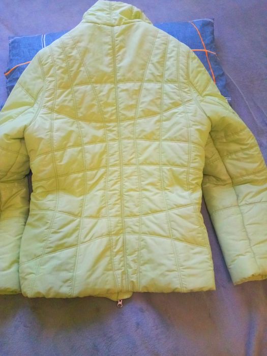 Віддам куртку жіночу