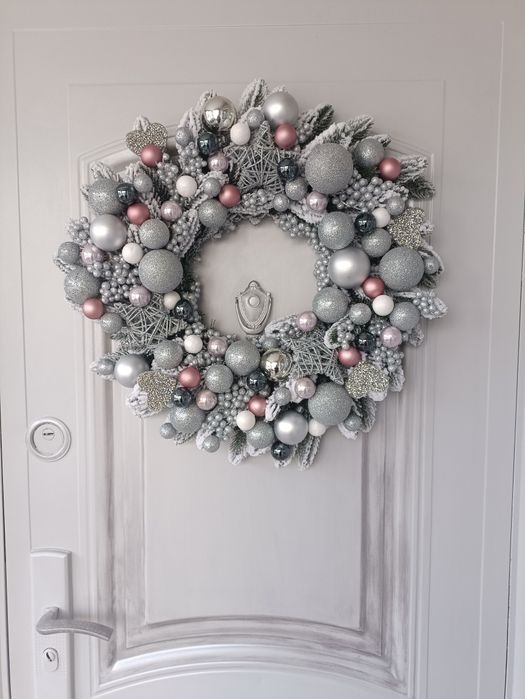 Новорічні віночки і композиції