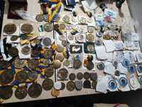 Grande lote de medalhas de Almada, pins e outros