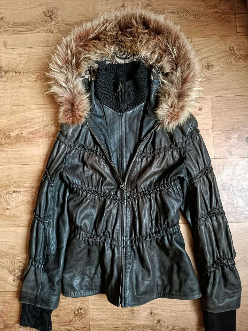 Продам куртку женскую Satuni 46 размера