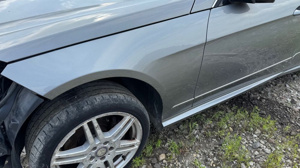 Mercedes w212 błotnik 792 prawy lewy