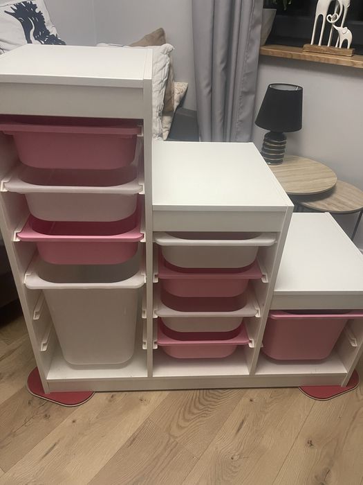 Regal Ikea Torfast z pojemnikami