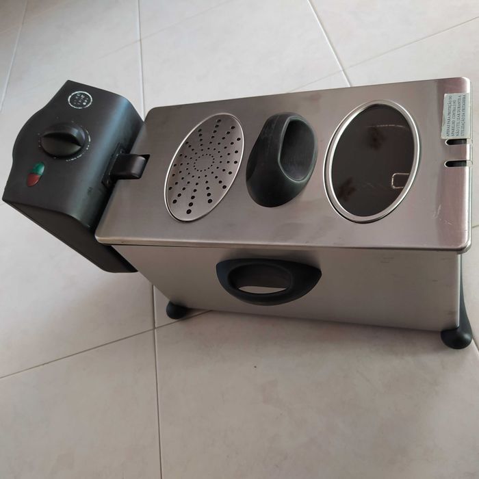 Fritadeira ElectricCo DF30AW pouco usada