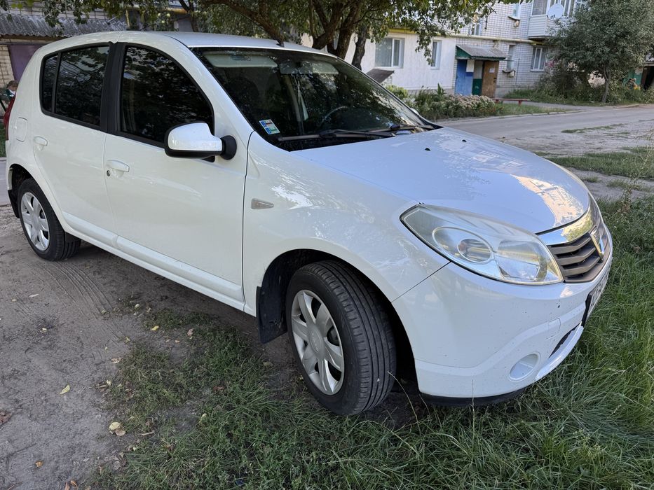 Продам сандеро 1,6 бенз 12р