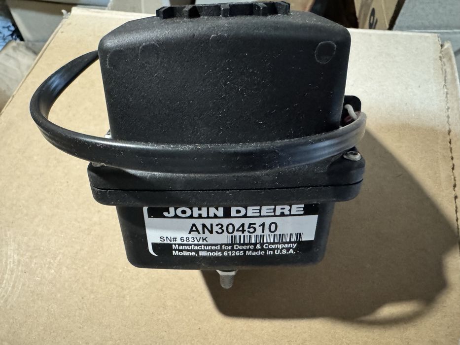 Актуатор крана оприскувача AN304510 John Deere