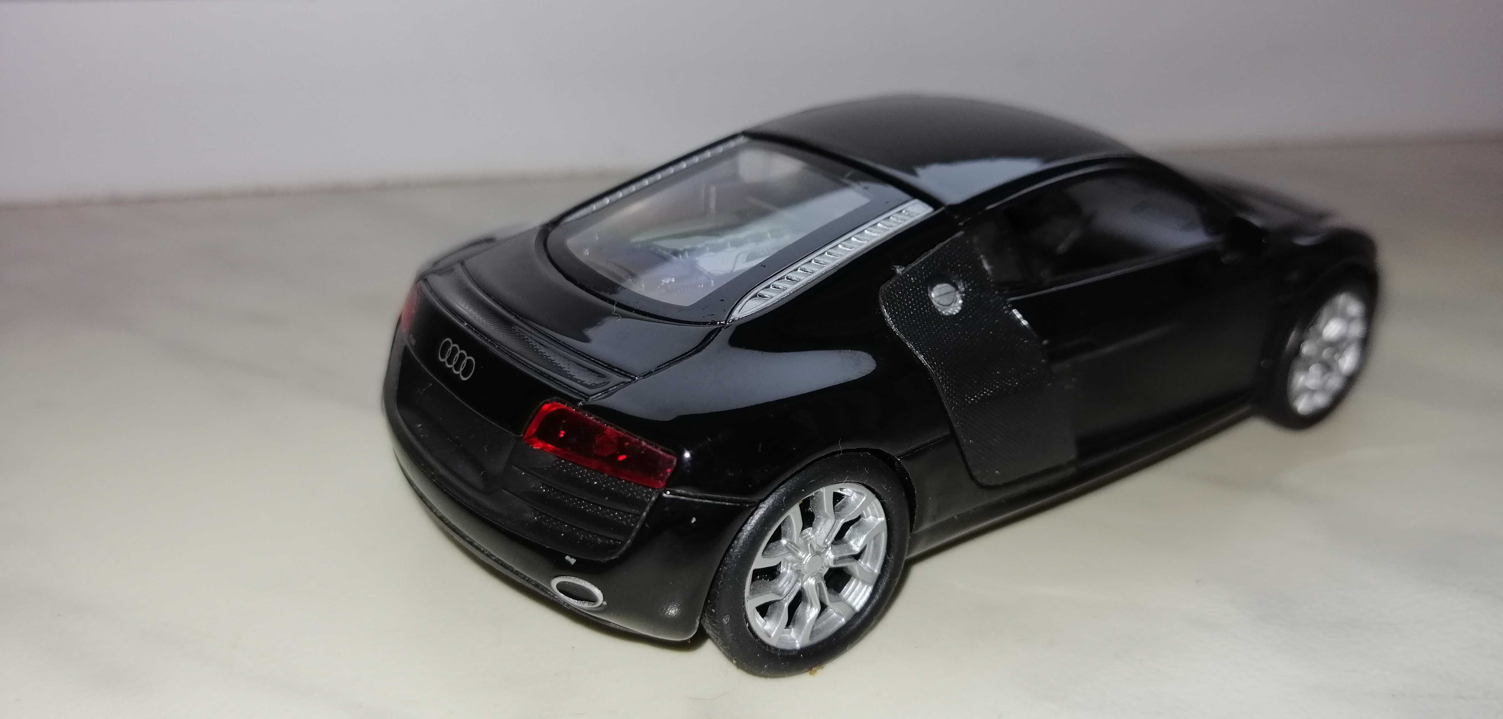 Sprzedam model Audi R8  1/43