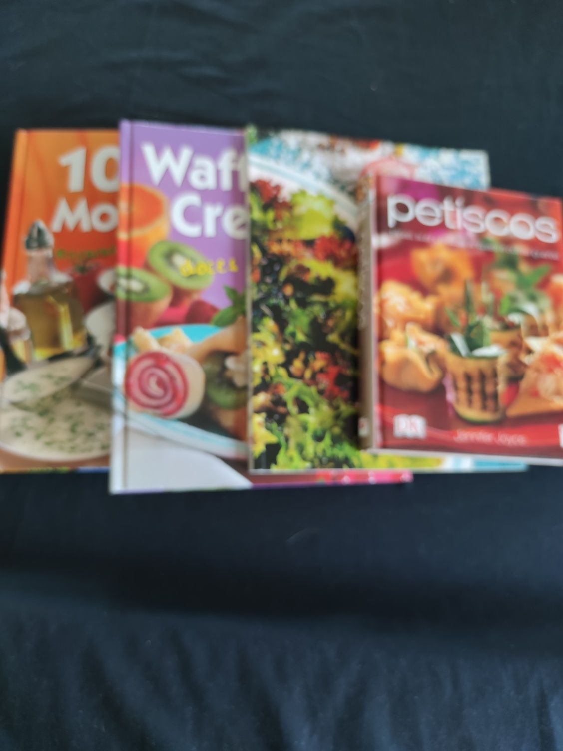 Conjunto de 4 livros de receitas novos