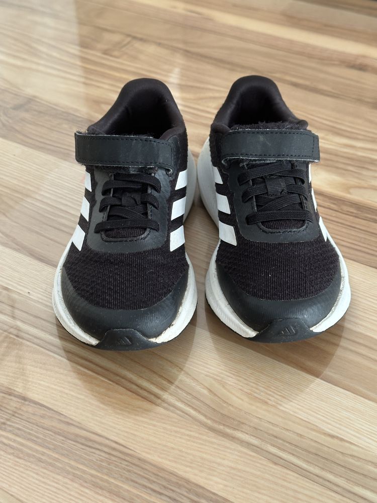 Кросівки Adidas, 30 розмір