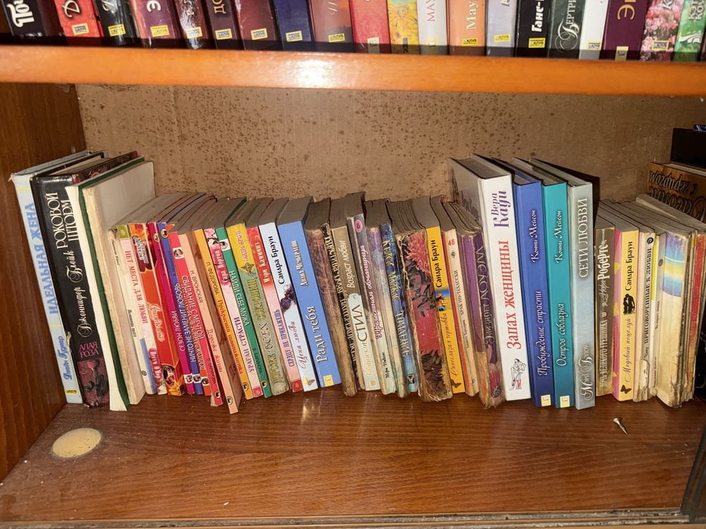 Книги романы продам оптом