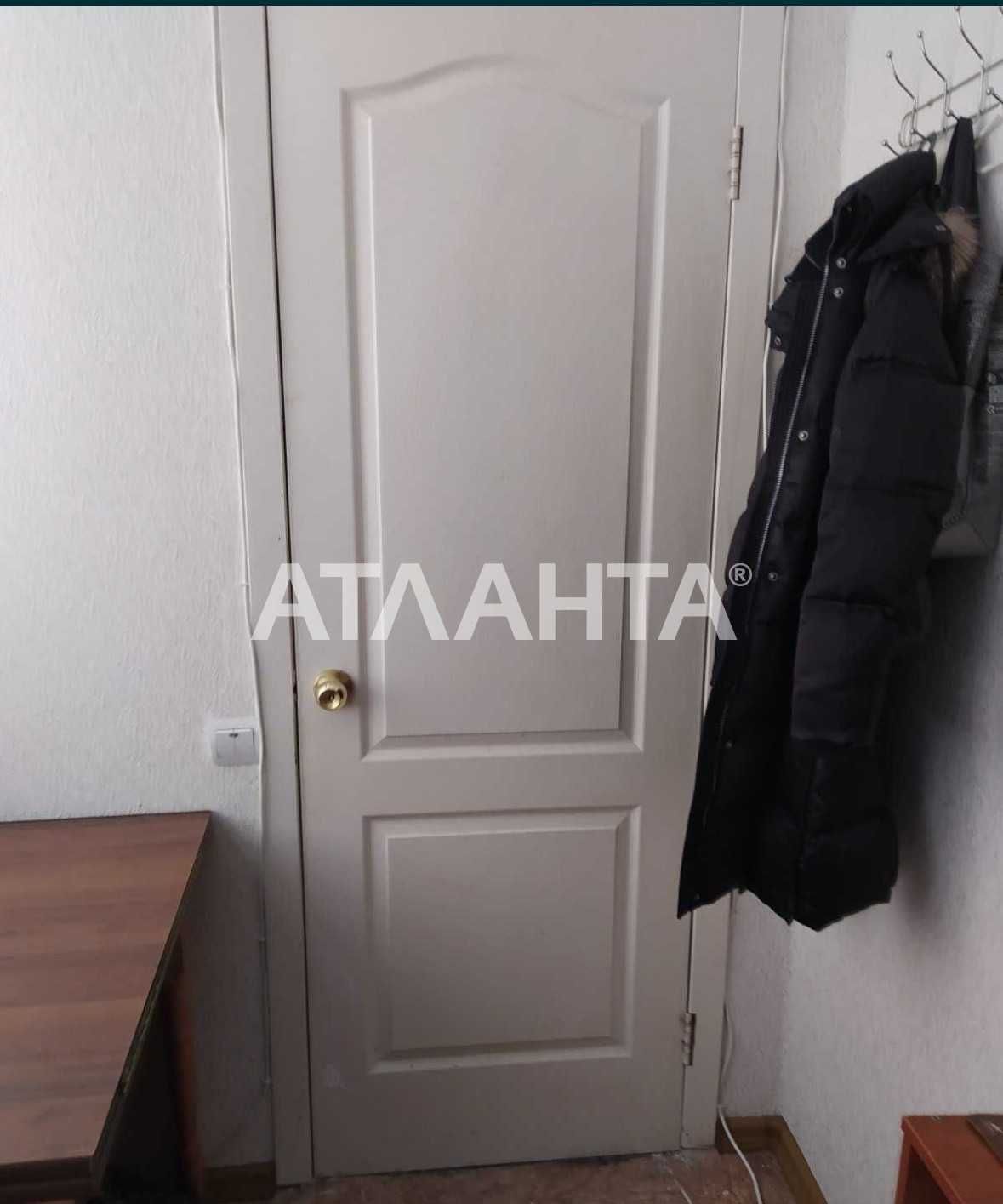 Предлагается к продаже комната  на среднем этаже  по улице Курская.