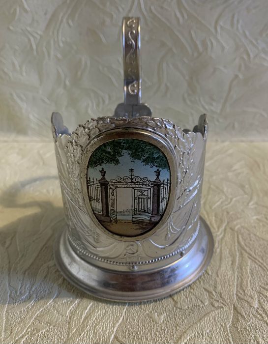 Подстаканник с эмалями.