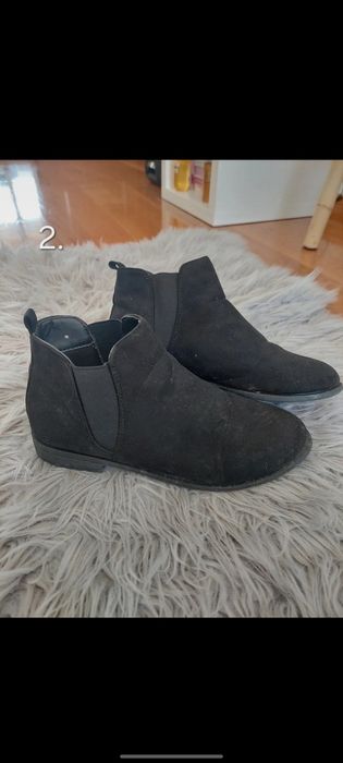 Botas pretas em camurça