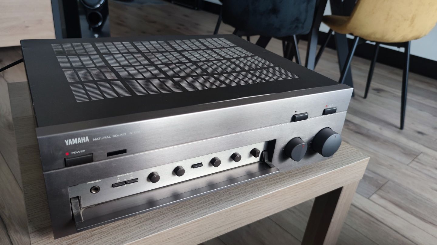 YAMAHA AX-590 -  Wzmacniacz