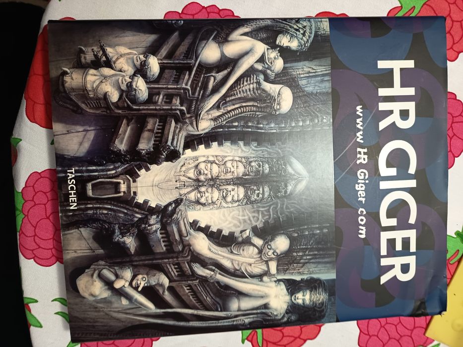 HR Giger capa dura 239 pág