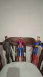 Vendo figurinhas de ação de super-heróis