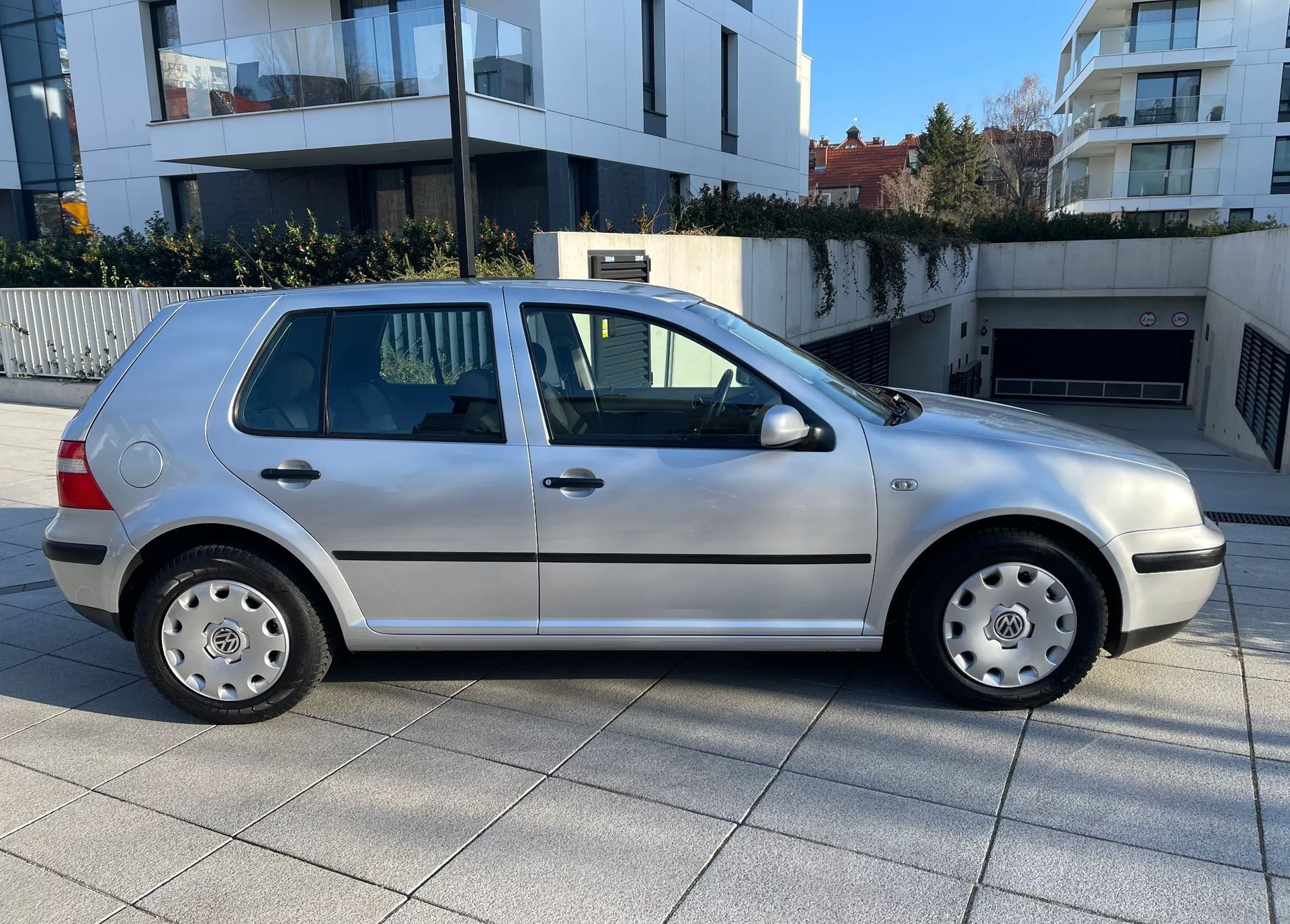 Volkswagen Golf 1.,9 2003 · 106 388 km