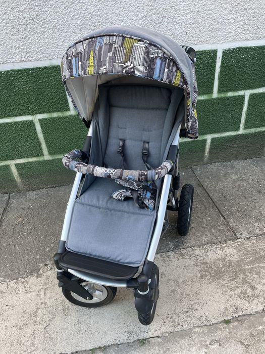 Прогулочна коляска