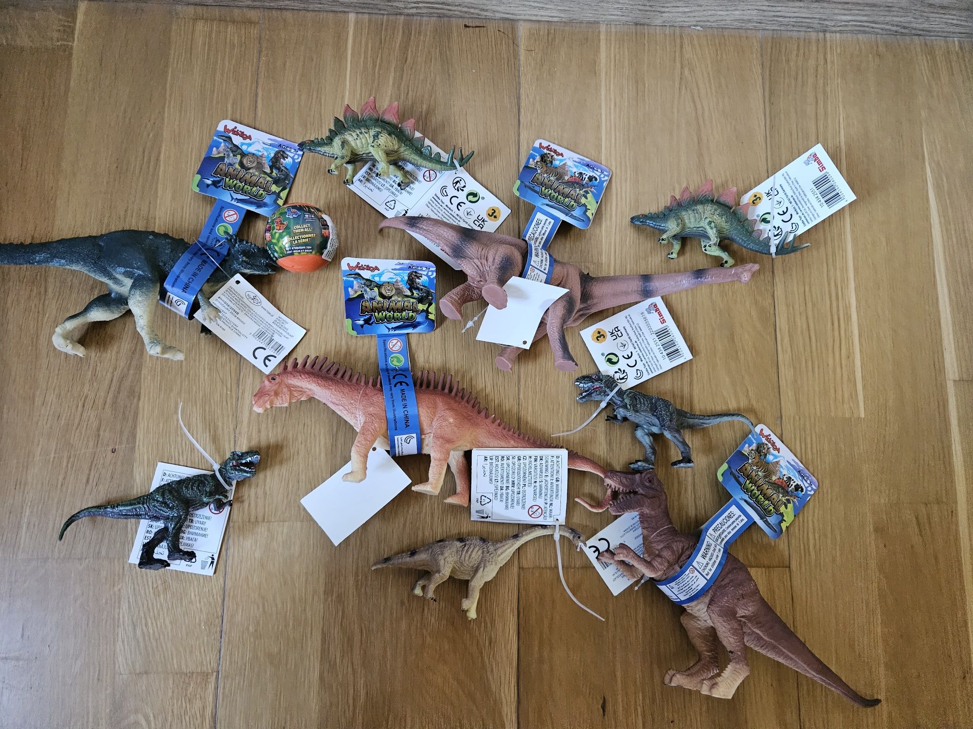 Figurki dinozaurów nowe 9szt + figurka kolekcjonerska