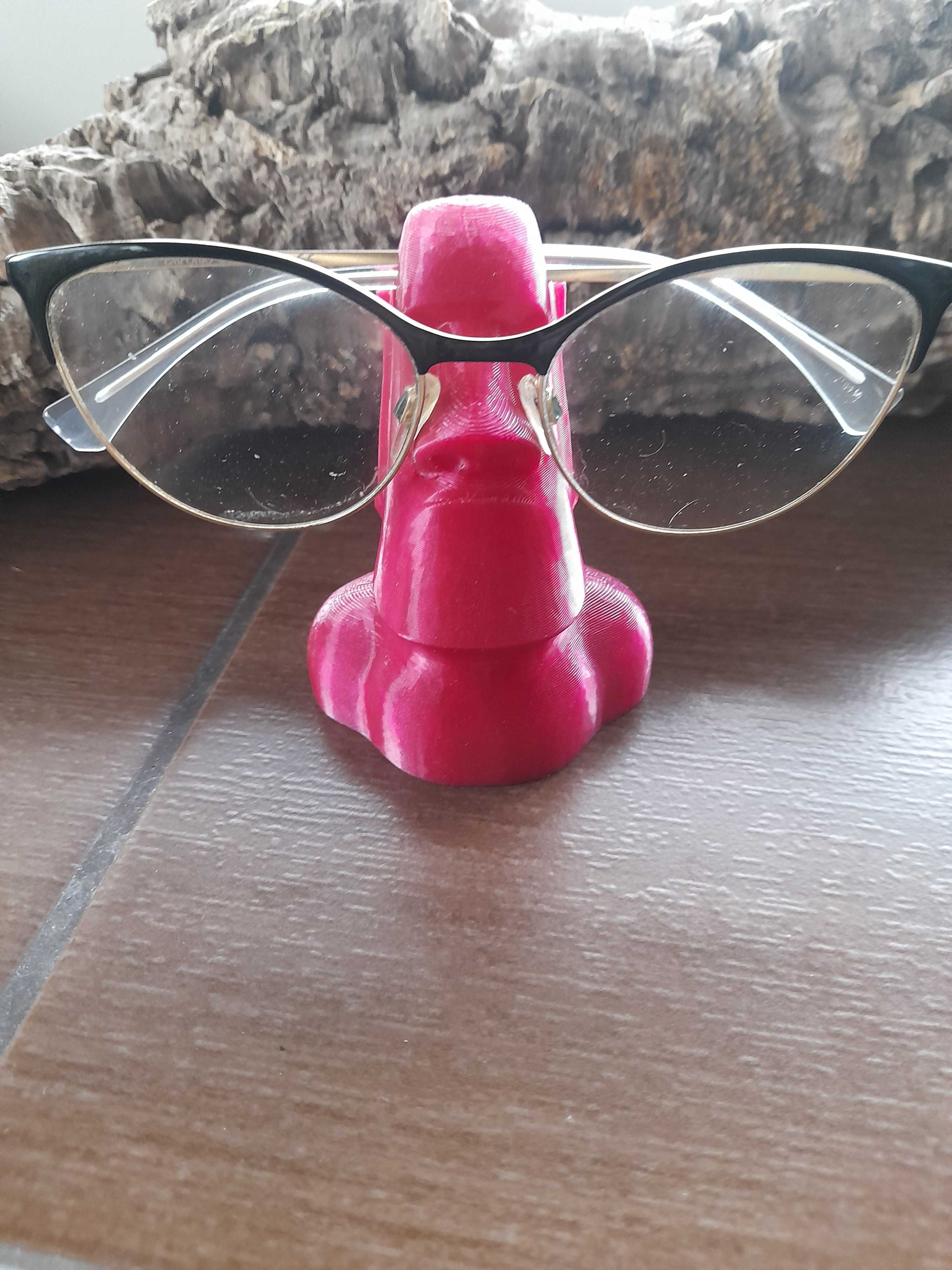 Ozdobny stojak MOAI na okulary druk 3d . Bordo (róż)