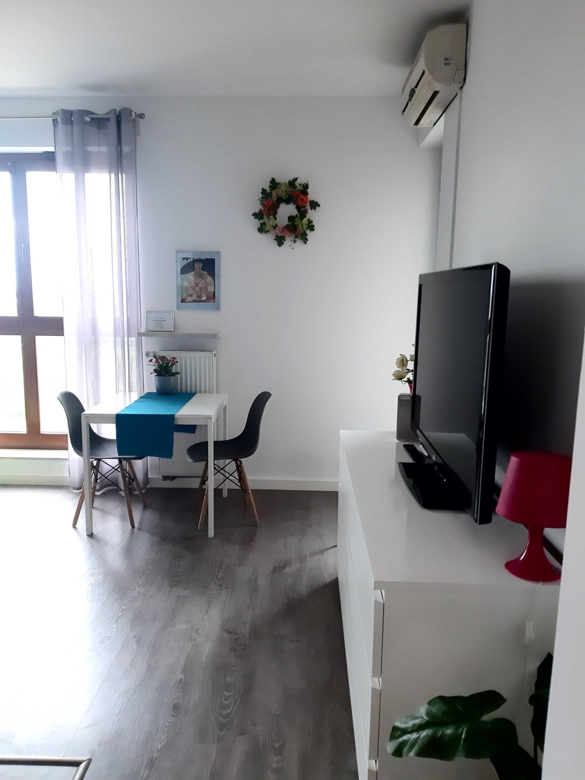 Wynajmę mieszkanie na 6 miesięcy. Mokotów. 2 pokoje. Puławska.