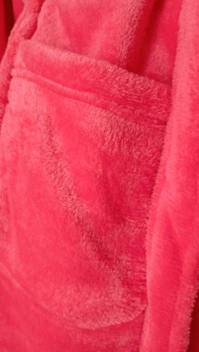 Szlafrok damski frotte w kolorze fuksji Rozmiar M - XL z kapturem i wz